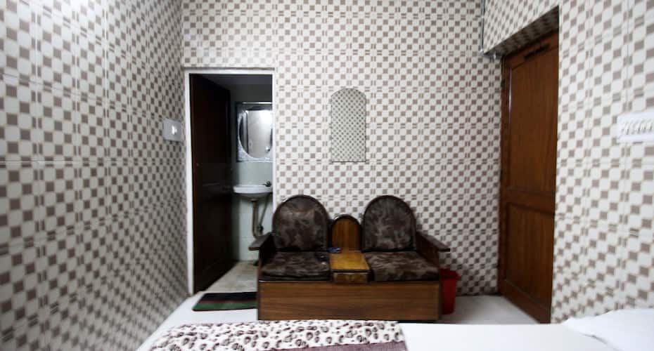 TG Stays Airport Zone, New Delhi 5